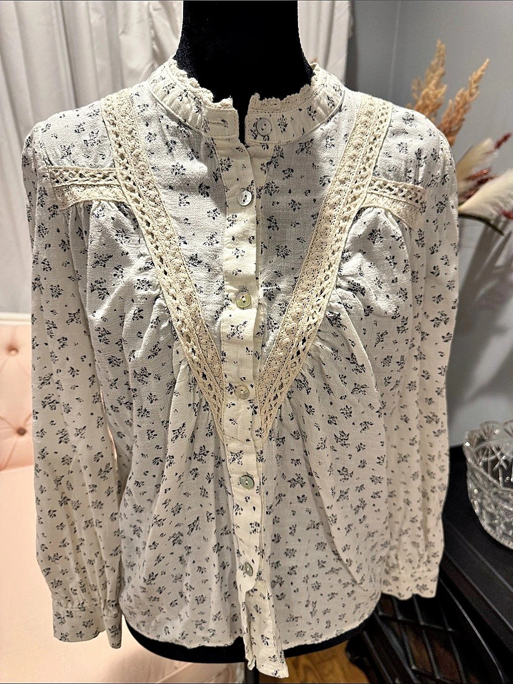 Peace n' Love Floral Crochet Trim Blouse in White & Blue Size Small